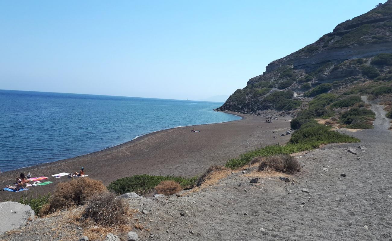 Foto af Lies beach med sort sand og småsten overflade