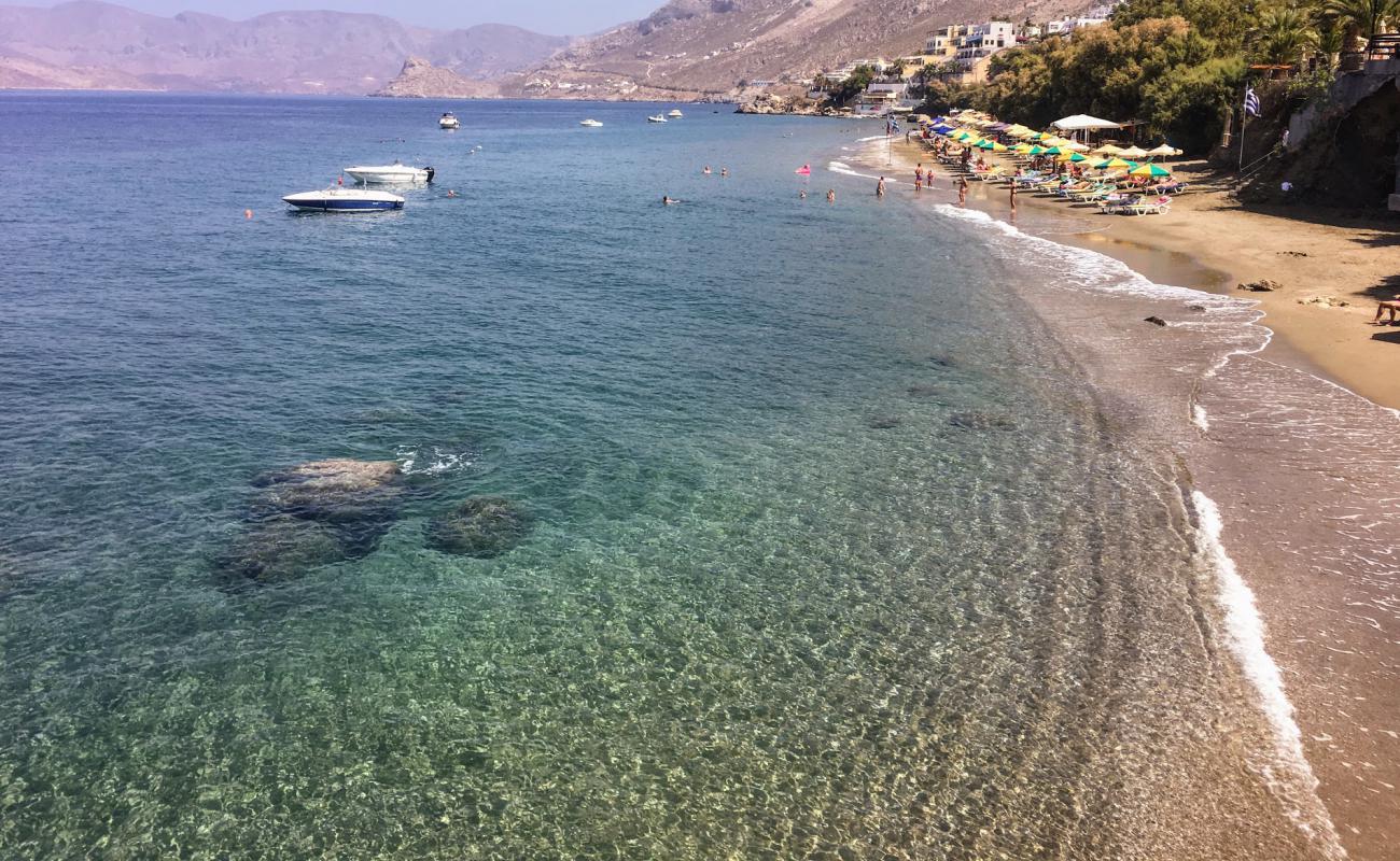 Foto af Masouri beach med gråt sand og småsten overflade