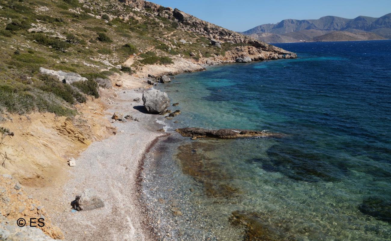 Foto af Paradise beach med gråt sand og småsten overflade