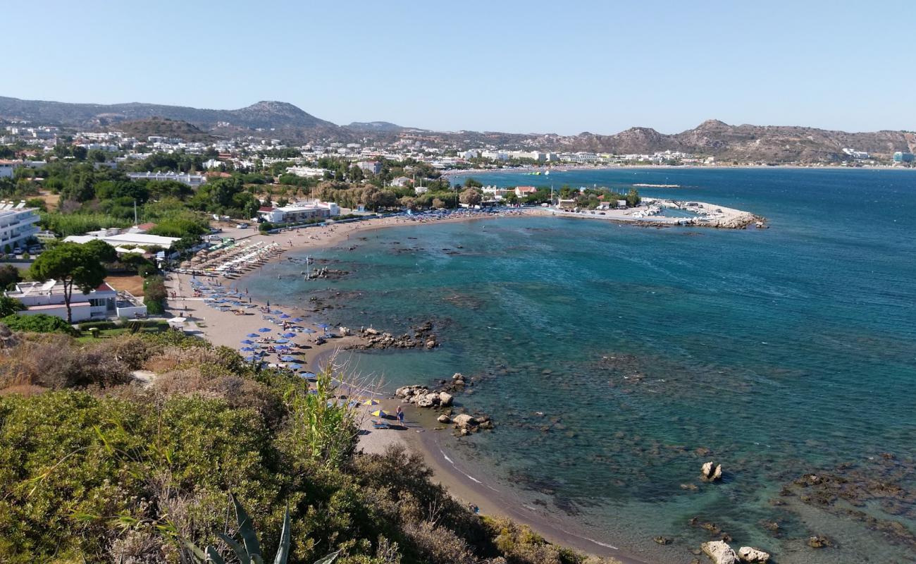 Foto af Kathara Strand med lyst sand & sten overflade