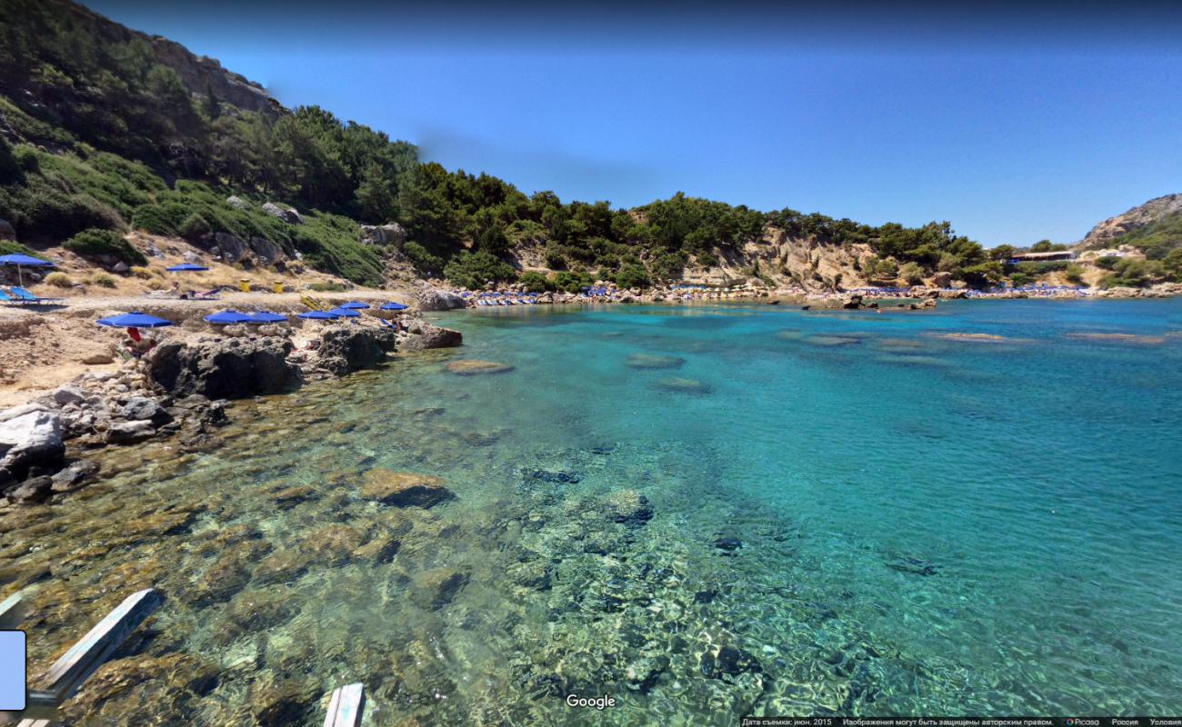 Foto af Anthony Quinn Bay og dens smukke landskab