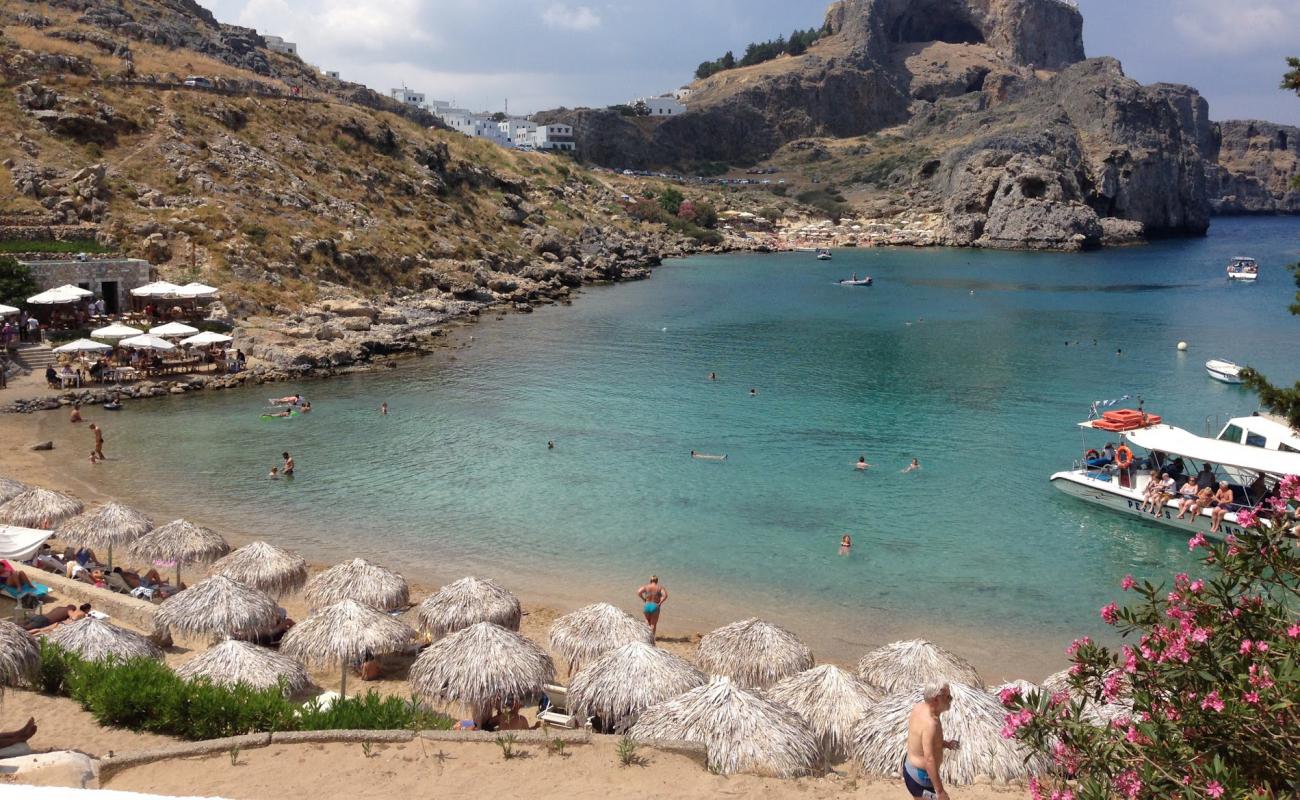 Foto af St. Pauls Bugt Strand med lyst sand & sten overflade