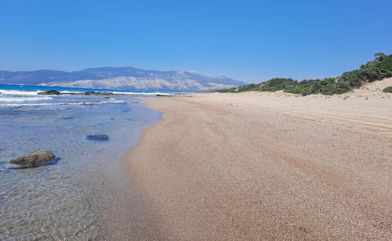 Foto af Limni Beach med sort sand og småsten overflade