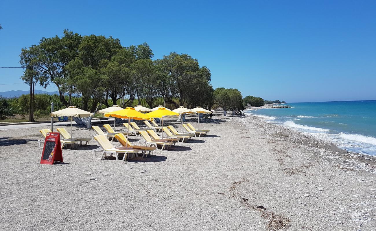 Foto af Soroni Beach med gråt sand og småsten overflade