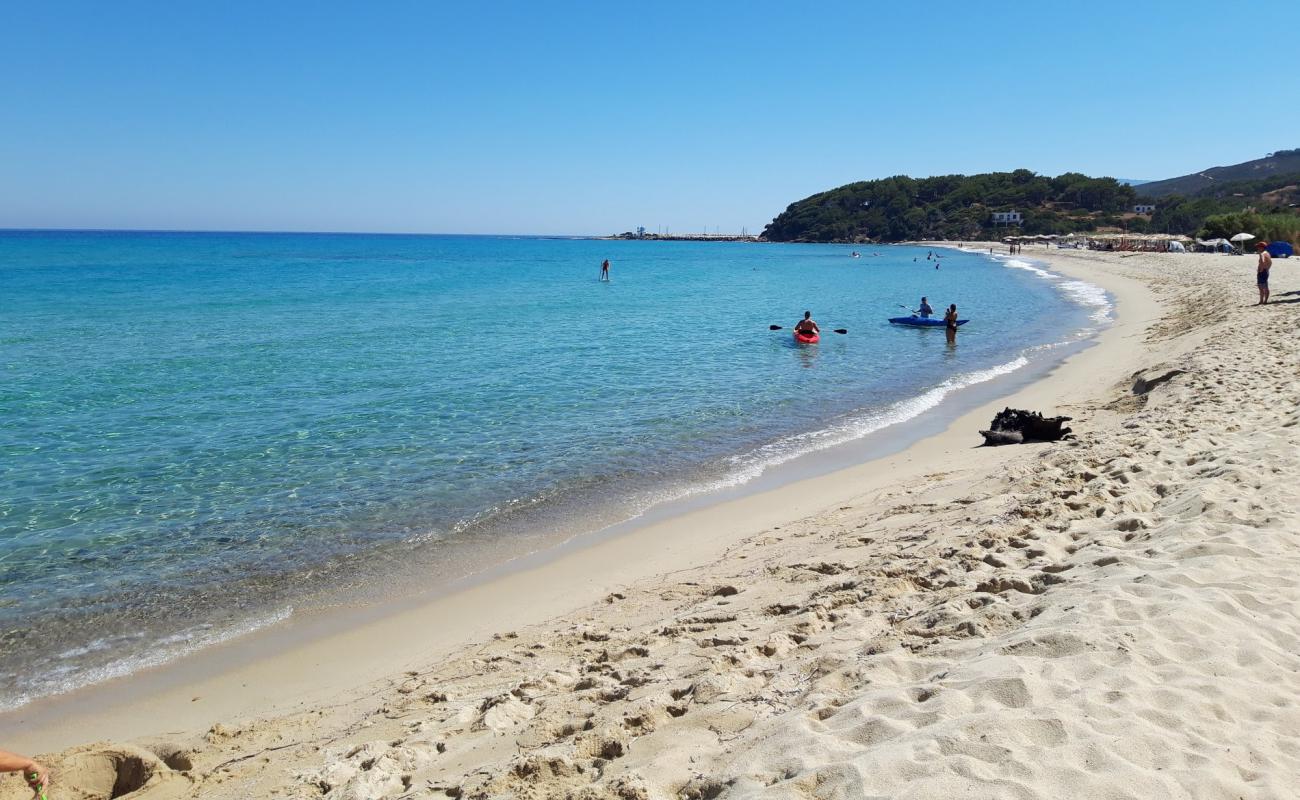 Foto af Mesakti Strand med lys fint sand overflade