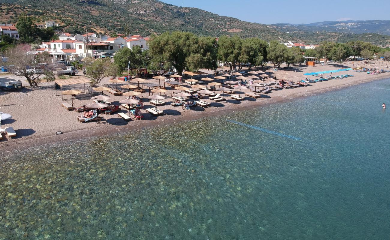 Foto af Votsalakia beach med sort sand og småsten overflade