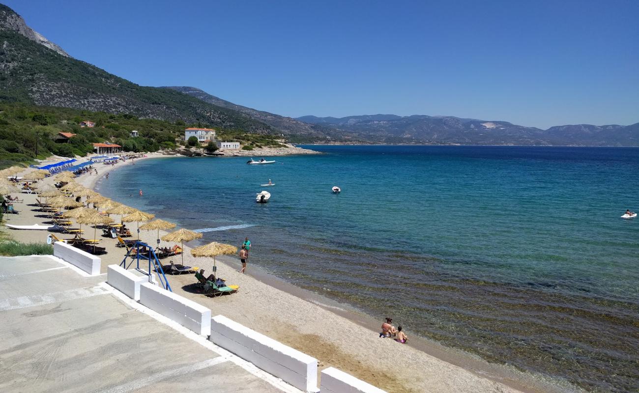 Foto af Limnionas beach med let fin sten overflade