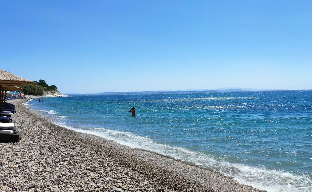 Foto af Agia Fotini med let sten overflade