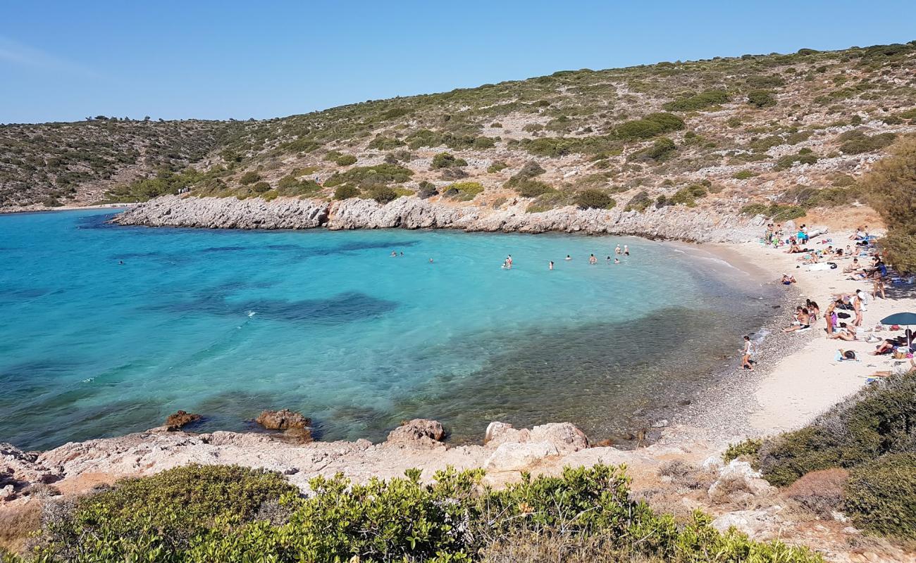 Foto af Agios Dynami Strand med let sand og småsten overflade