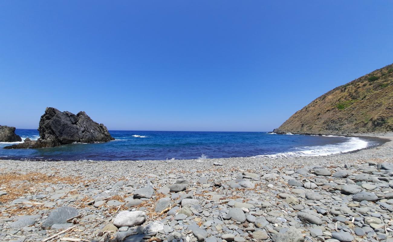 Foto af St. Georgios Beach med grå sten overflade