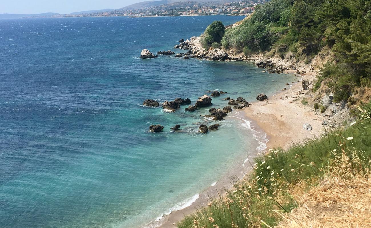 Foto af Mirsinidi Beach med let sten overflade