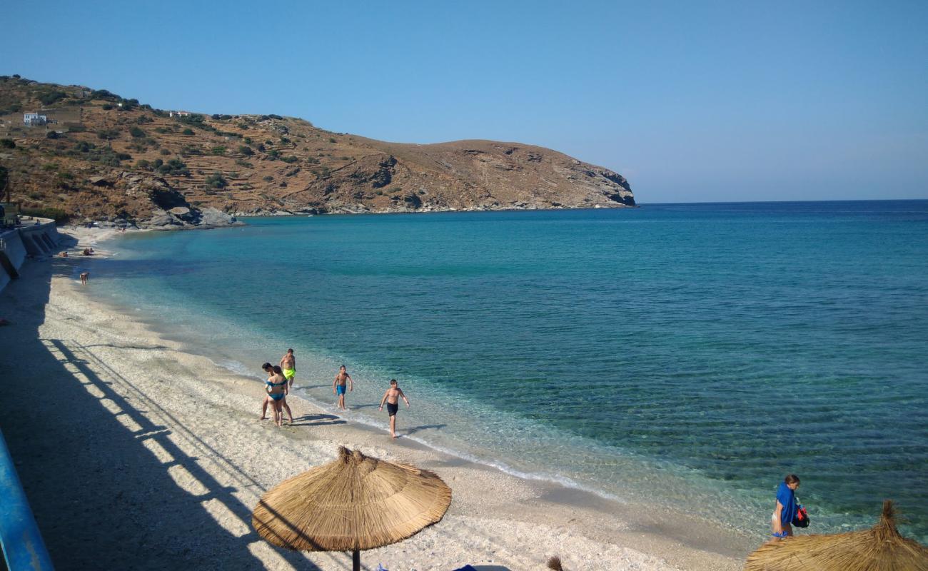 Foto af Gialia beach med let sand og småsten overflade