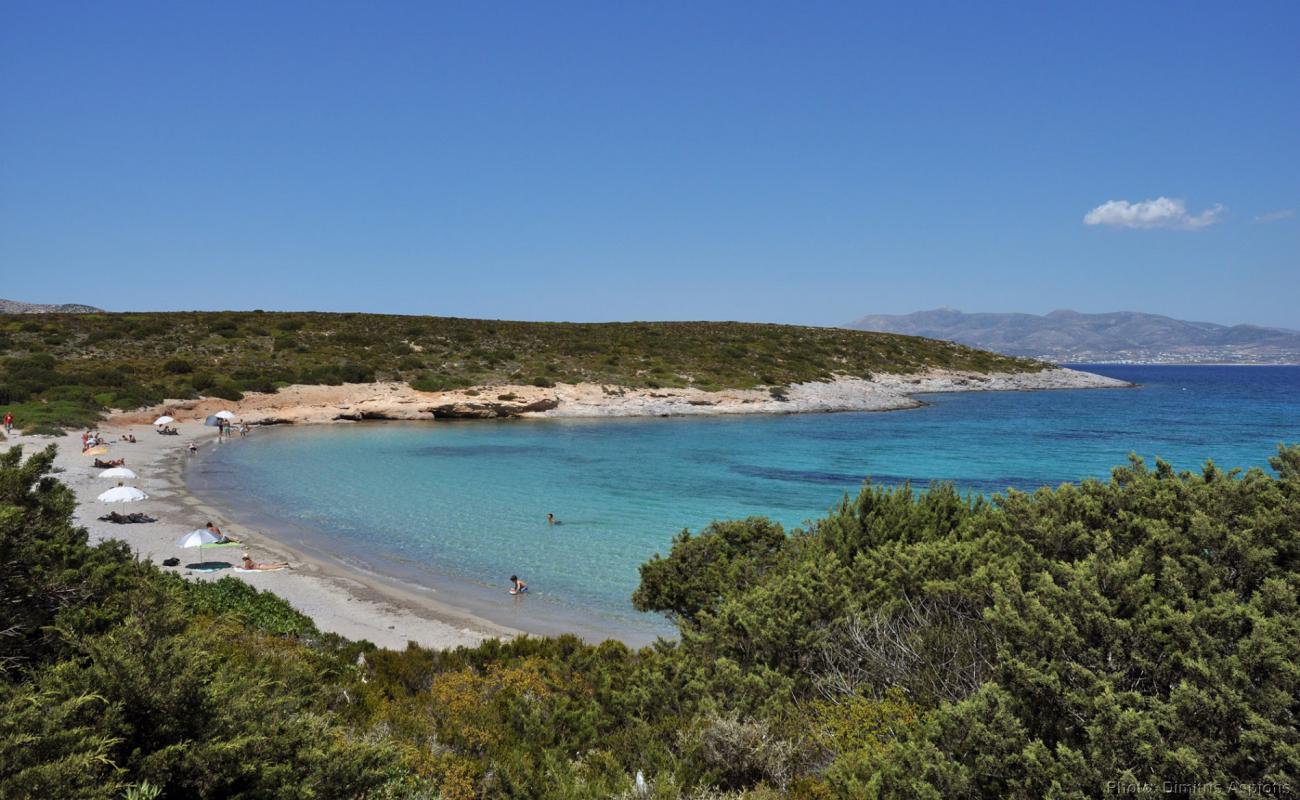 Foto af Paralia Sostis med let sand og småsten overflade