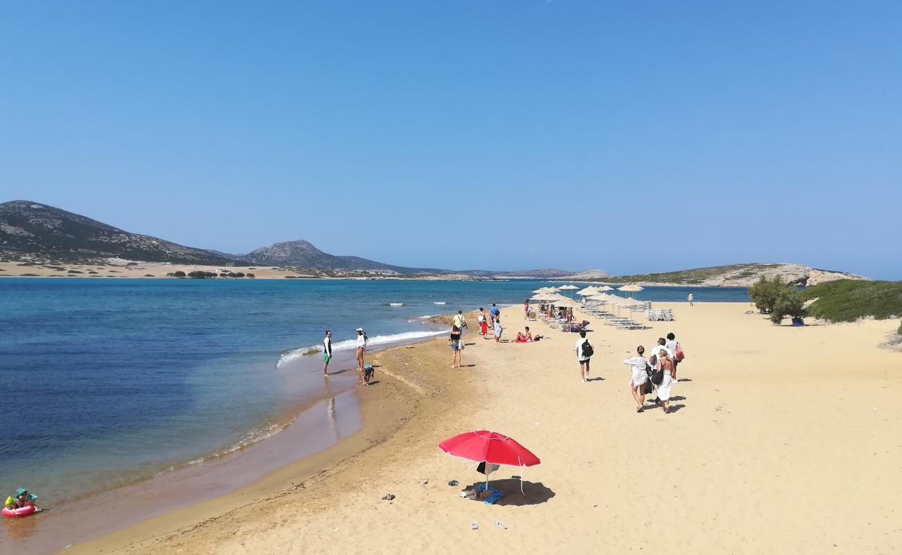 Foto af Vathis Volos beach med brunt sand overflade