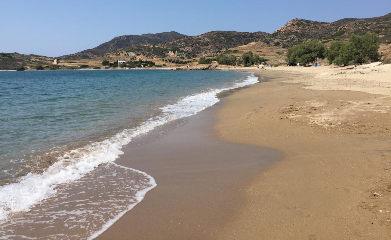 Foto af Mavrospilia beach med lys sand overflade