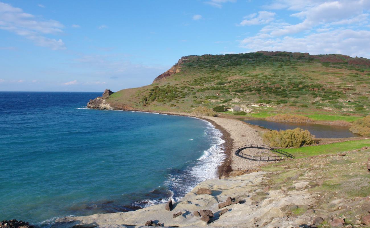 Foto af Vromolimnos med grå sten overflade