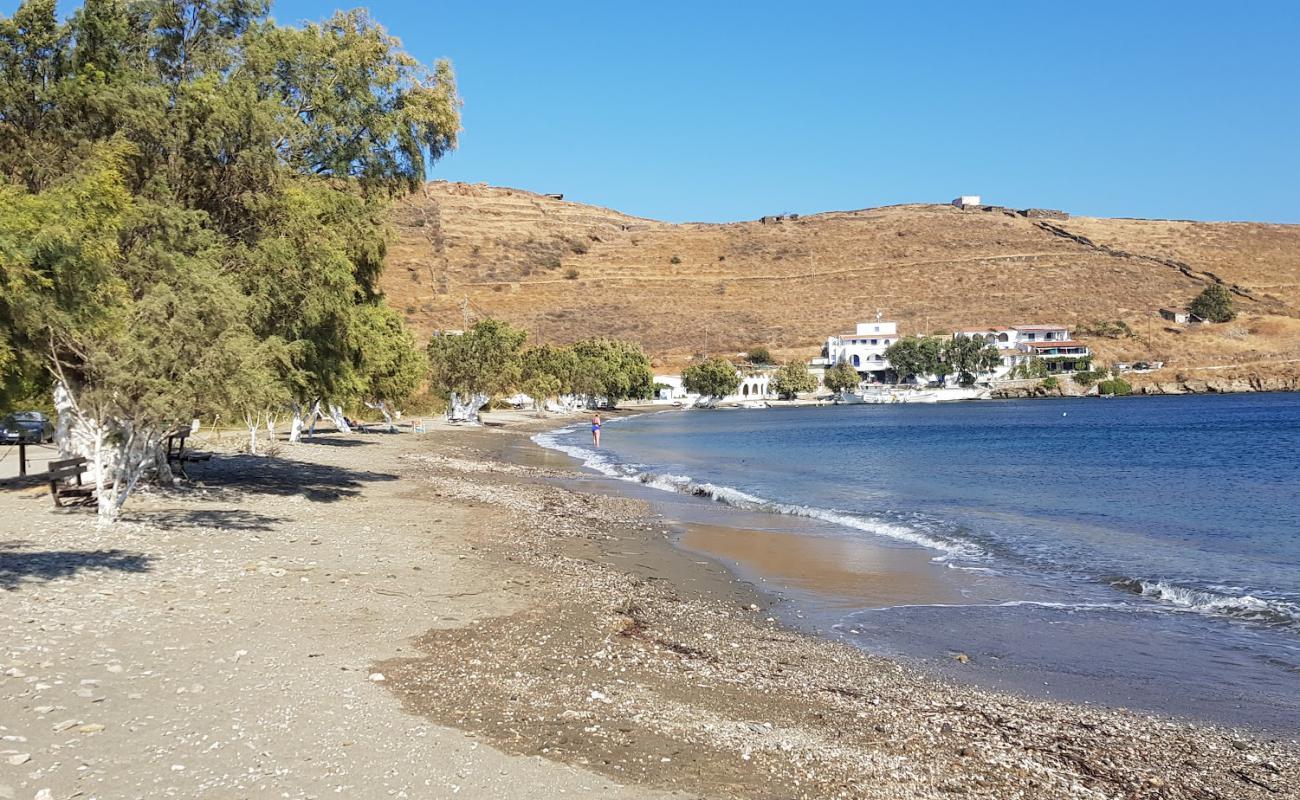 Foto af Paralia Ag. Stefanos med let sand og småsten overflade