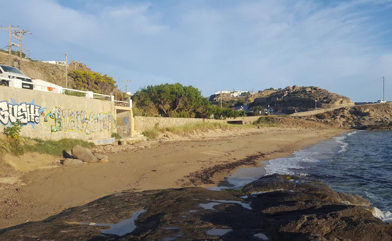 Foto af Agios Stefanos beach II med brunt sand overflade