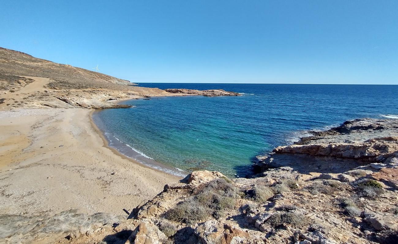 Foto af Paralia Pano Tigani med brun fin sten overflade