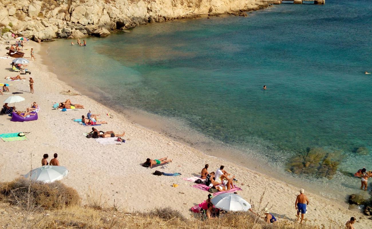 Foto af Loulos beach med brun fin sten overflade