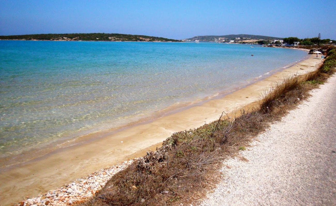 Foto af Plage Siparos med brunt sand overflade