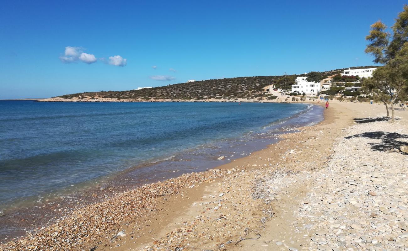 Foto af Agios Nikolaos beach med let sand og småsten overflade