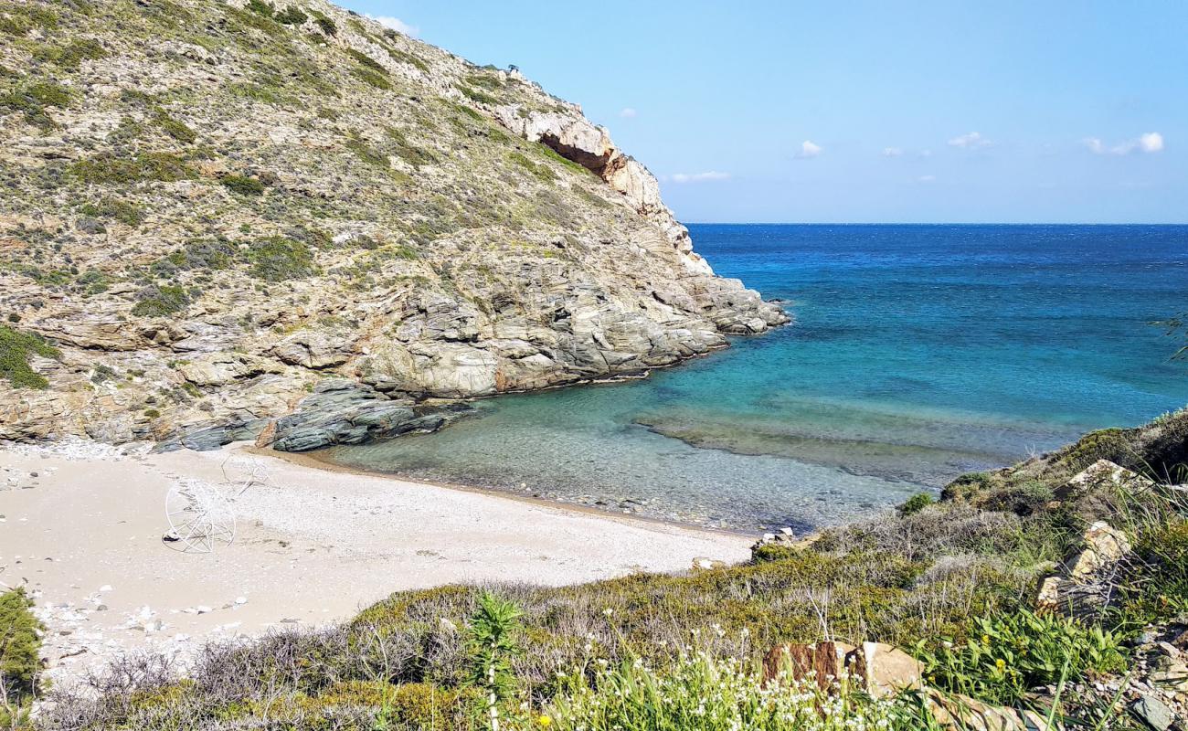 Foto af Dialiskari beach med sort sand og småsten overflade