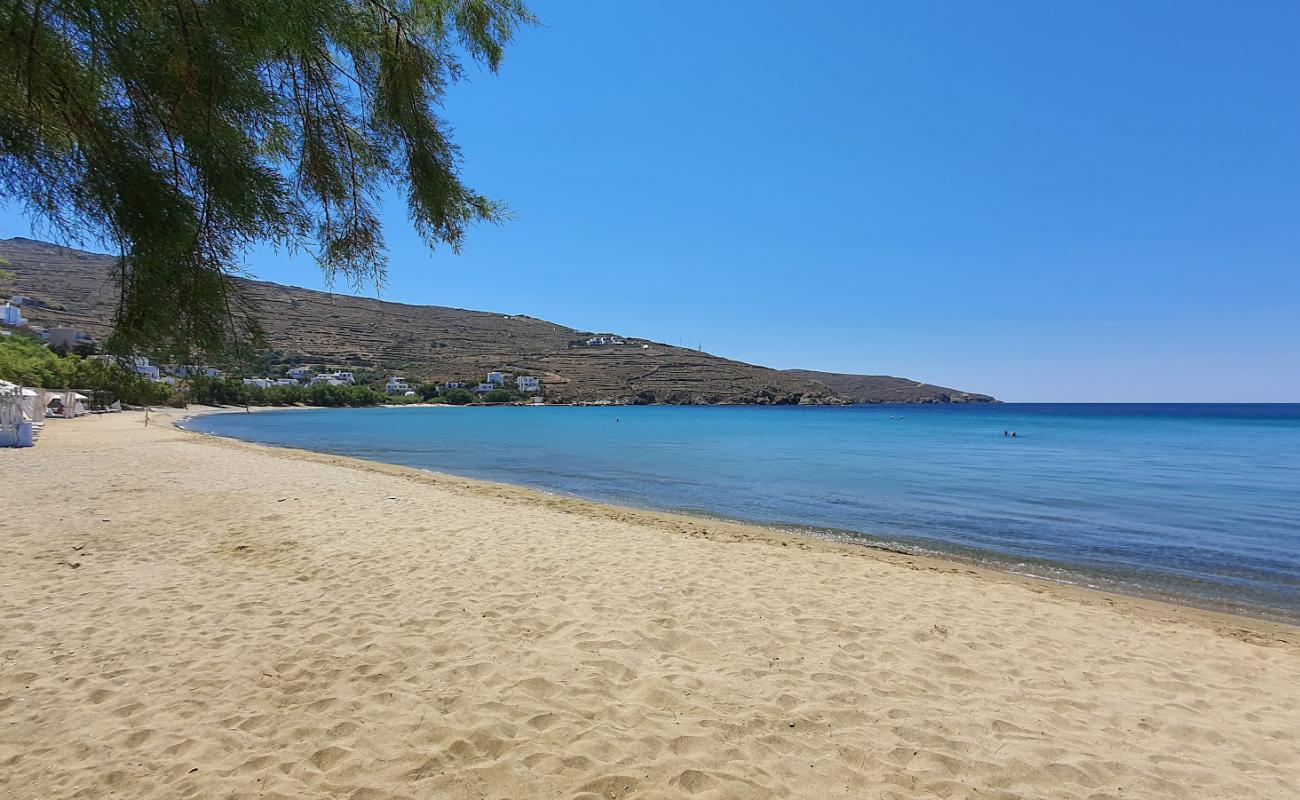 Foto af Agios Romanos Strand med lys sand overflade