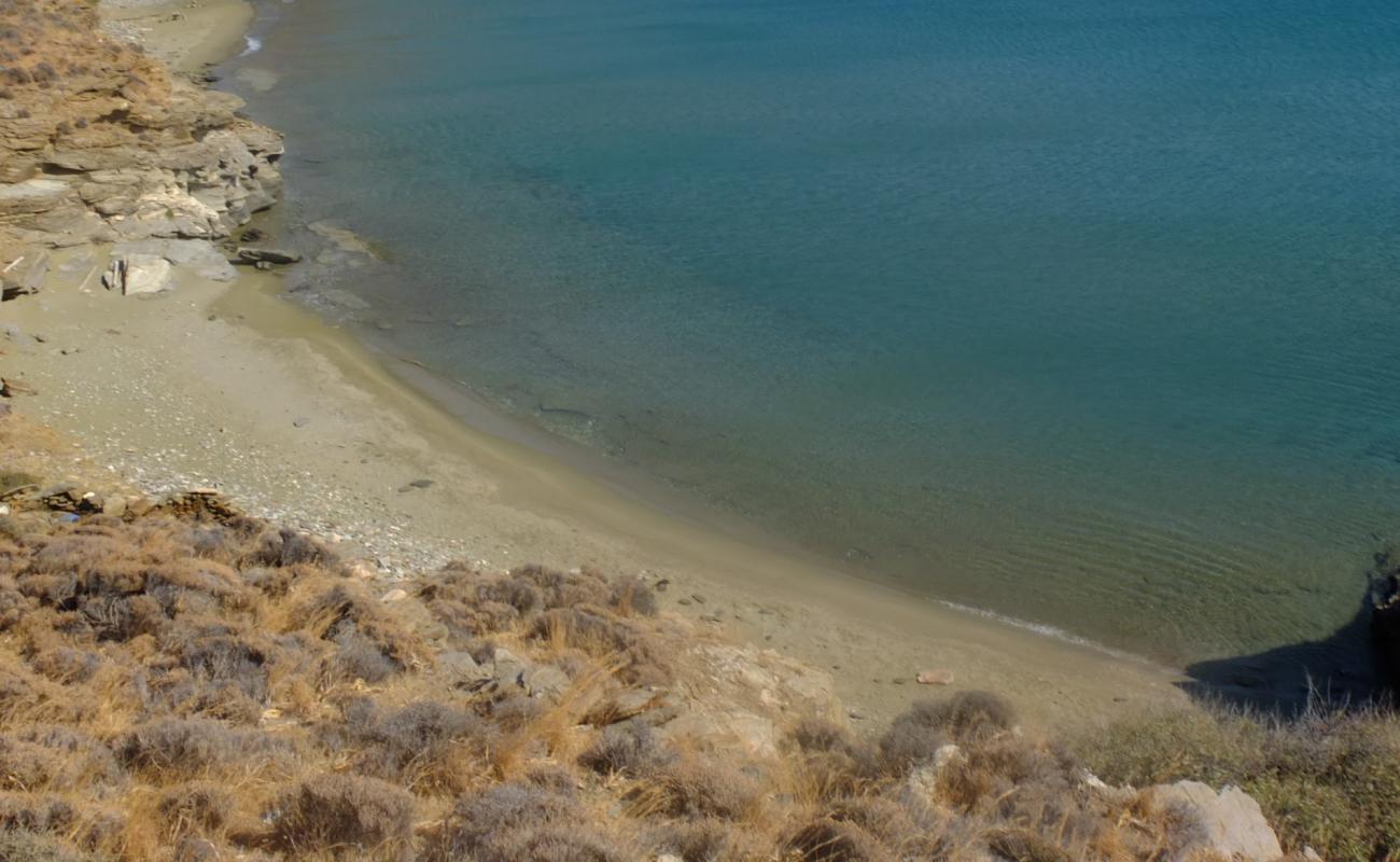 Foto af Paralia Kantani med sort sand og småsten overflade