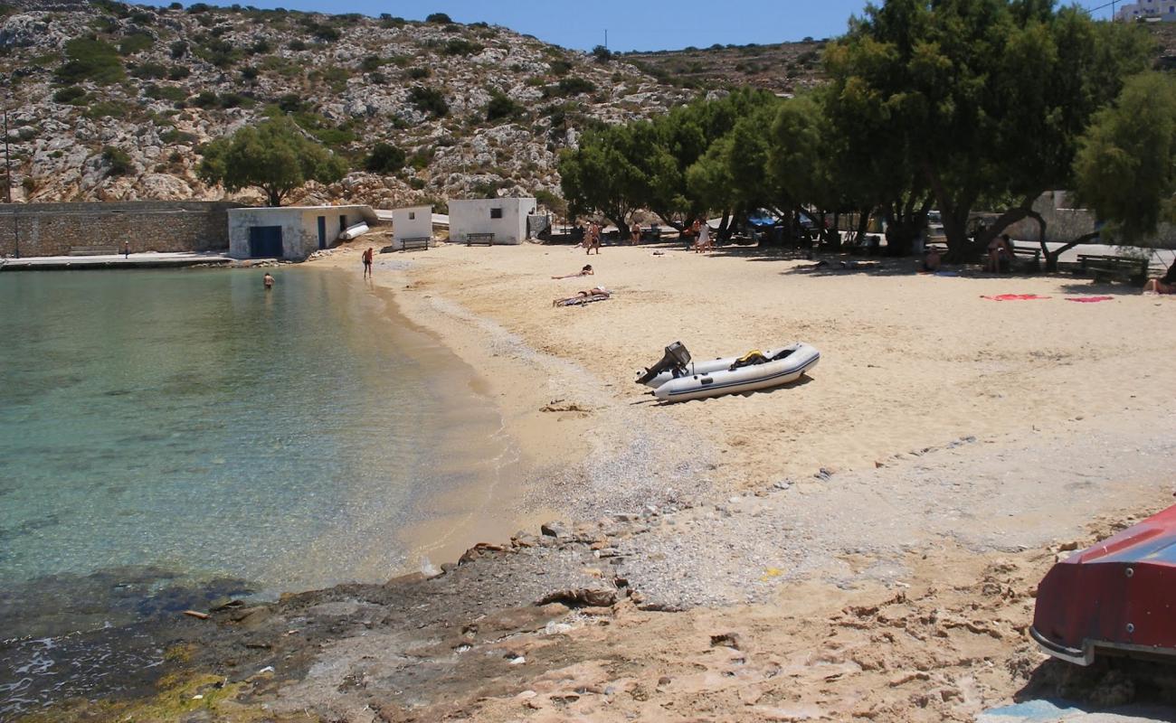 Foto af Agios Georgios med lys sand overflade