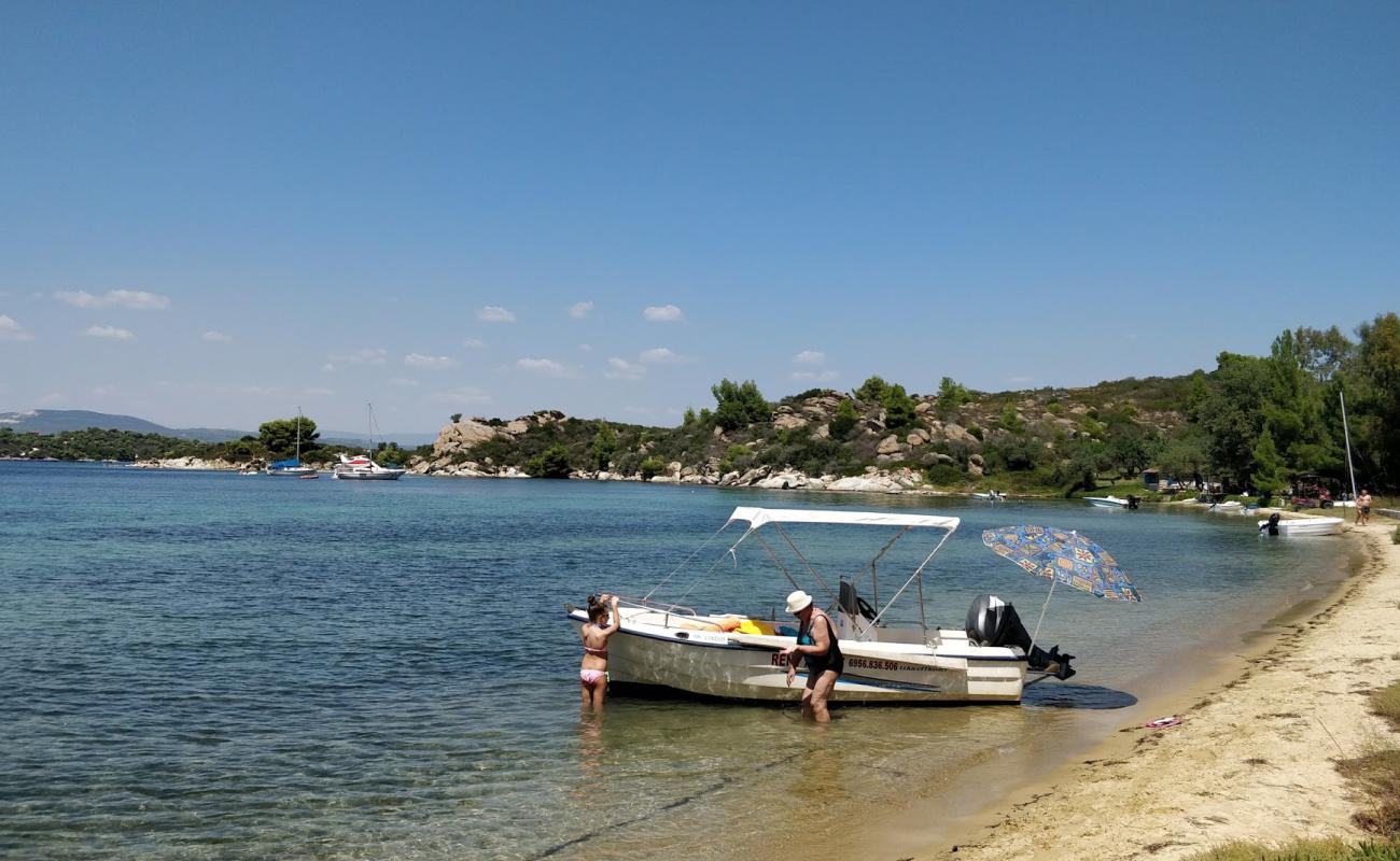 Foto af Diaporos beach III med lys sand overflade