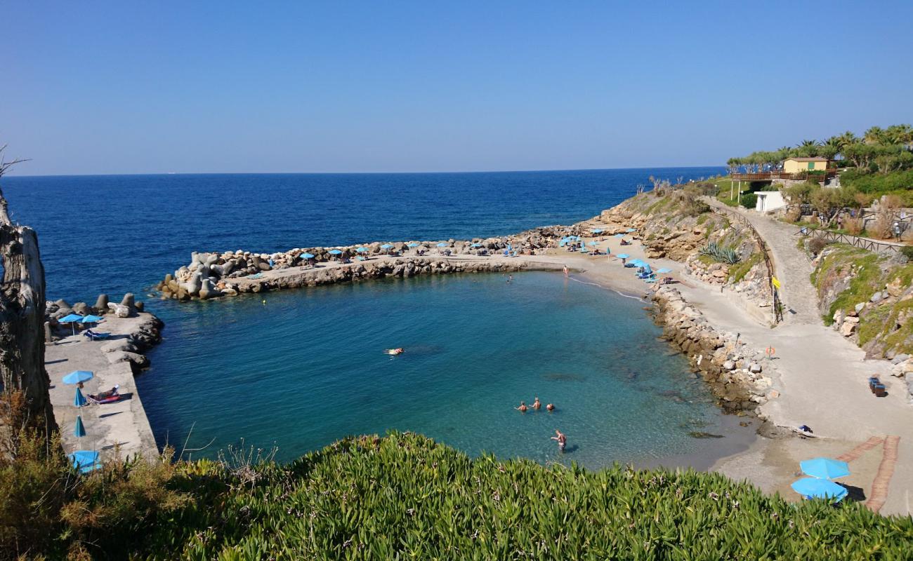 Foto af Geropotamos beach III med brunt sand og sten overflade