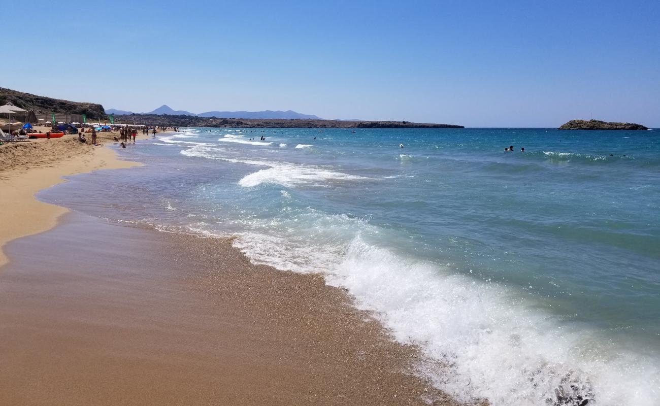 Foto af Amnissos beach med fin brunt sand overflade