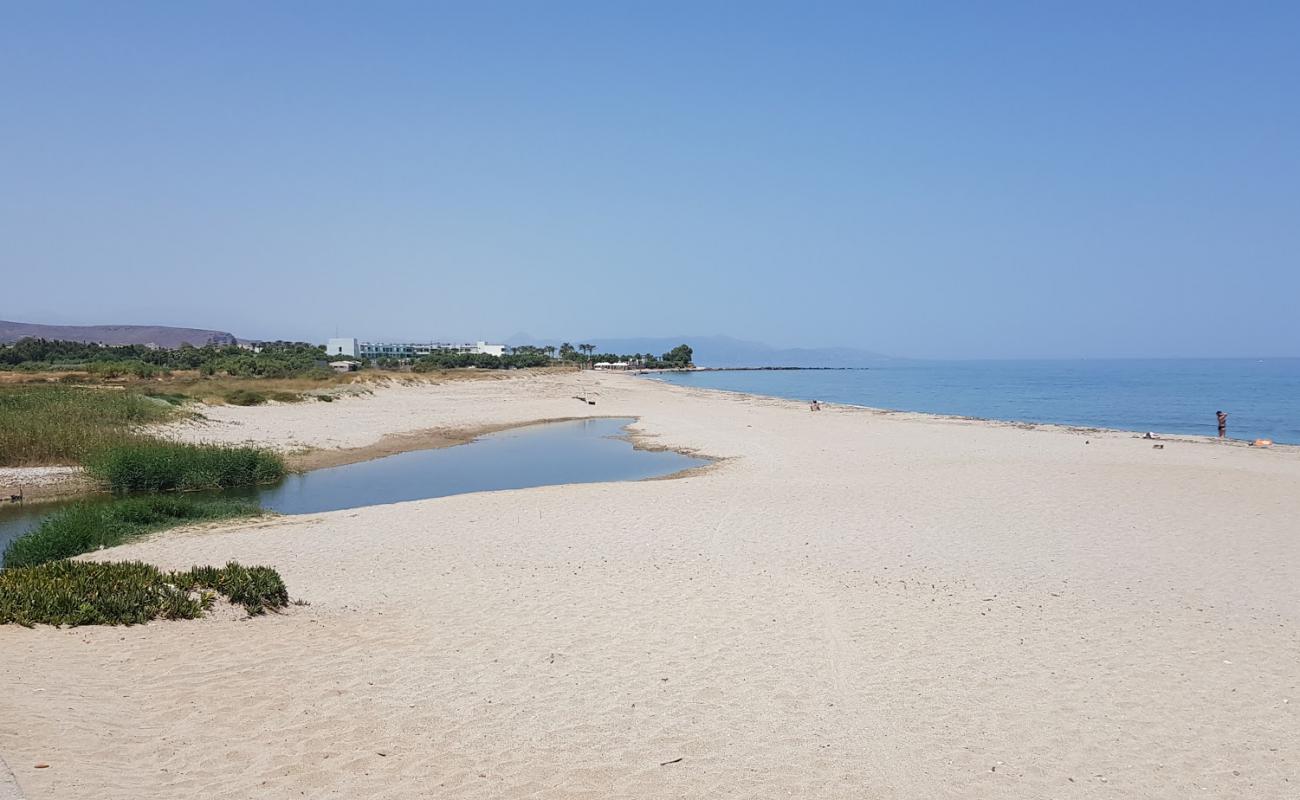 Foto af Aposelemi Beach med brunt sand overflade