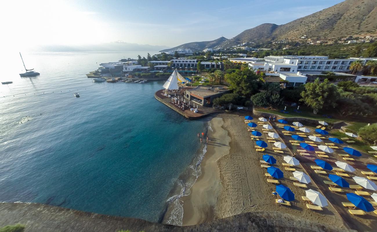 Foto af Elounda Bay med lys fint sand overflade