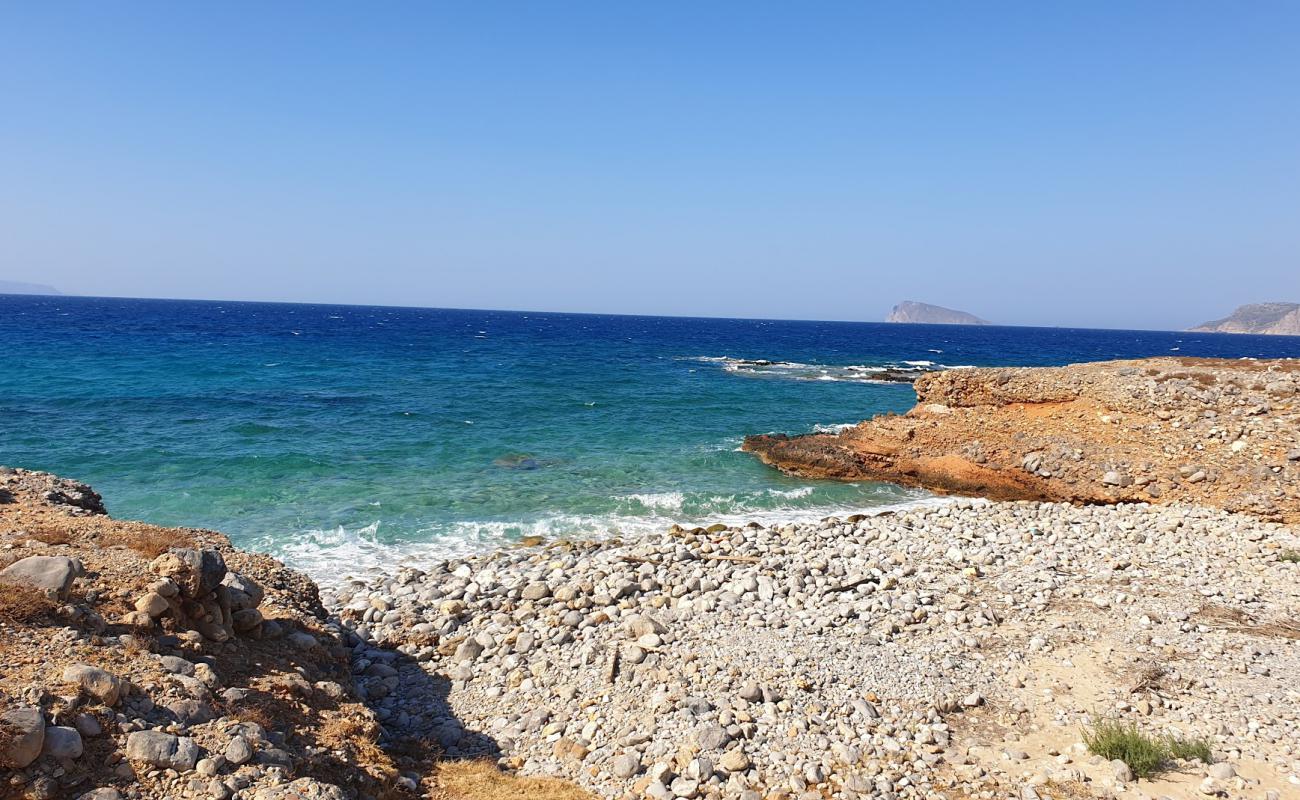 Foto af Kamini beach med sten overflade