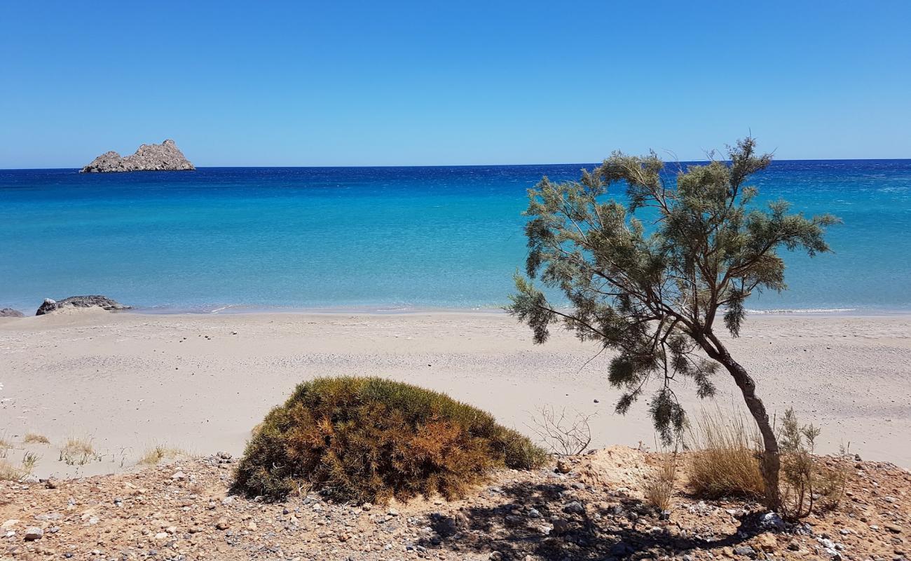 Foto af Papadakion beach med lys fint sand overflade