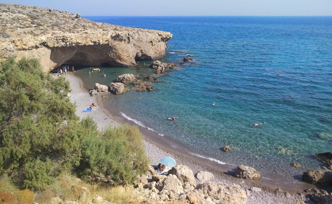 Foto af Anaskelou beach med grå fin sten overflade