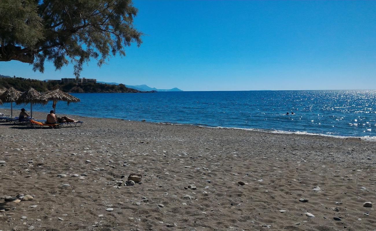 Foto af Kaki Skala beach med let sand og småsten overflade