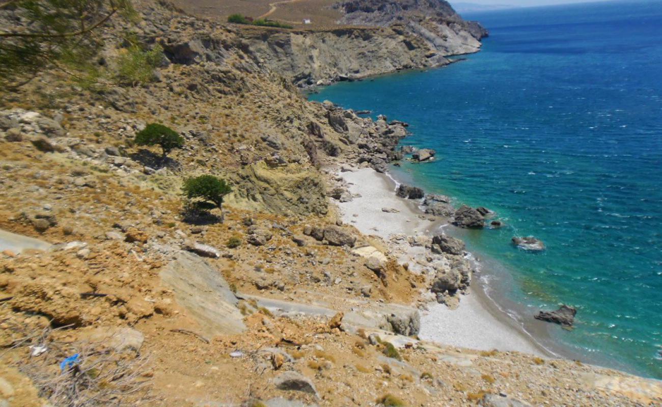 Foto af Hiromili beach med grå sten overflade