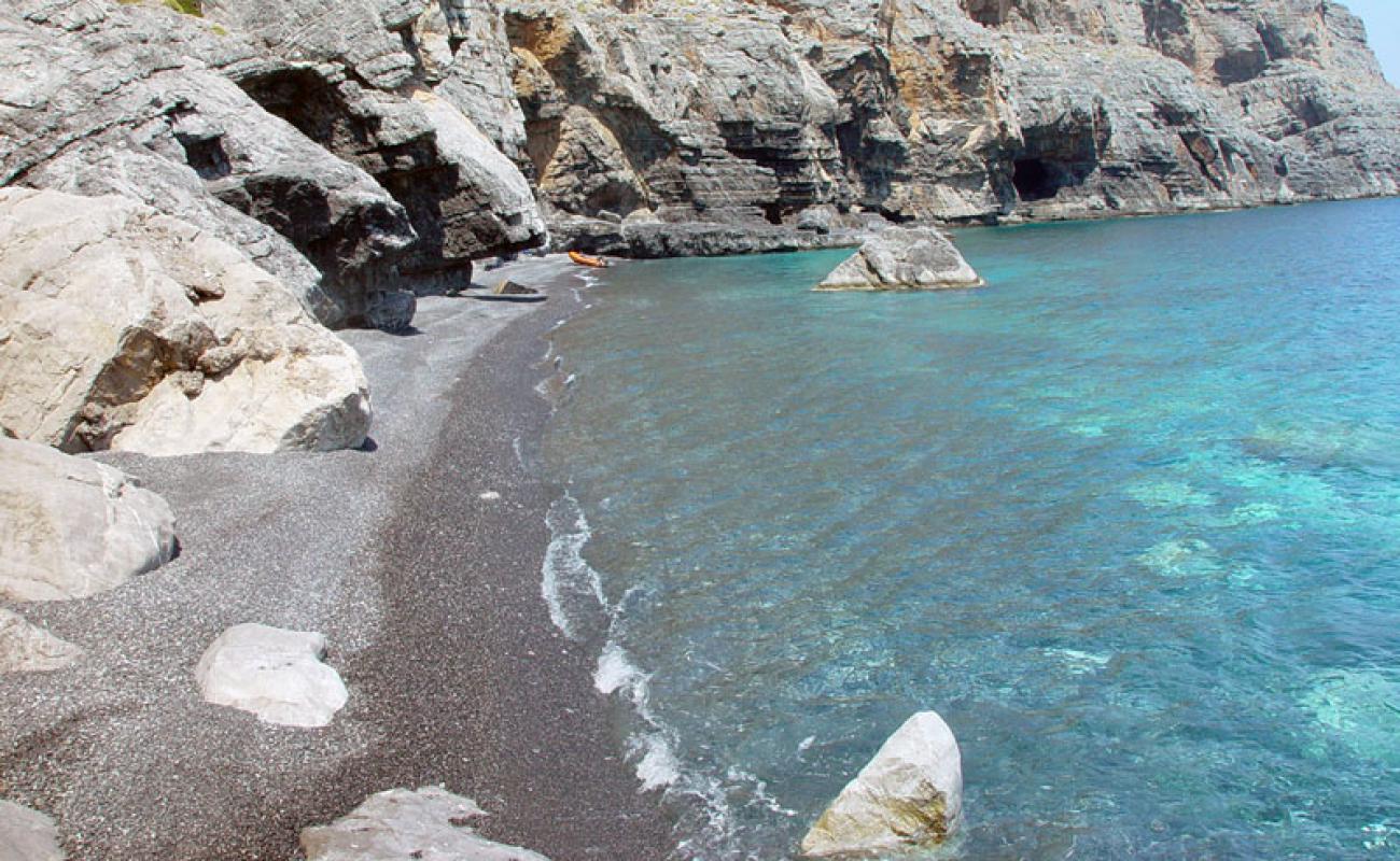 Foto af Aspes beach med grå fin sten overflade