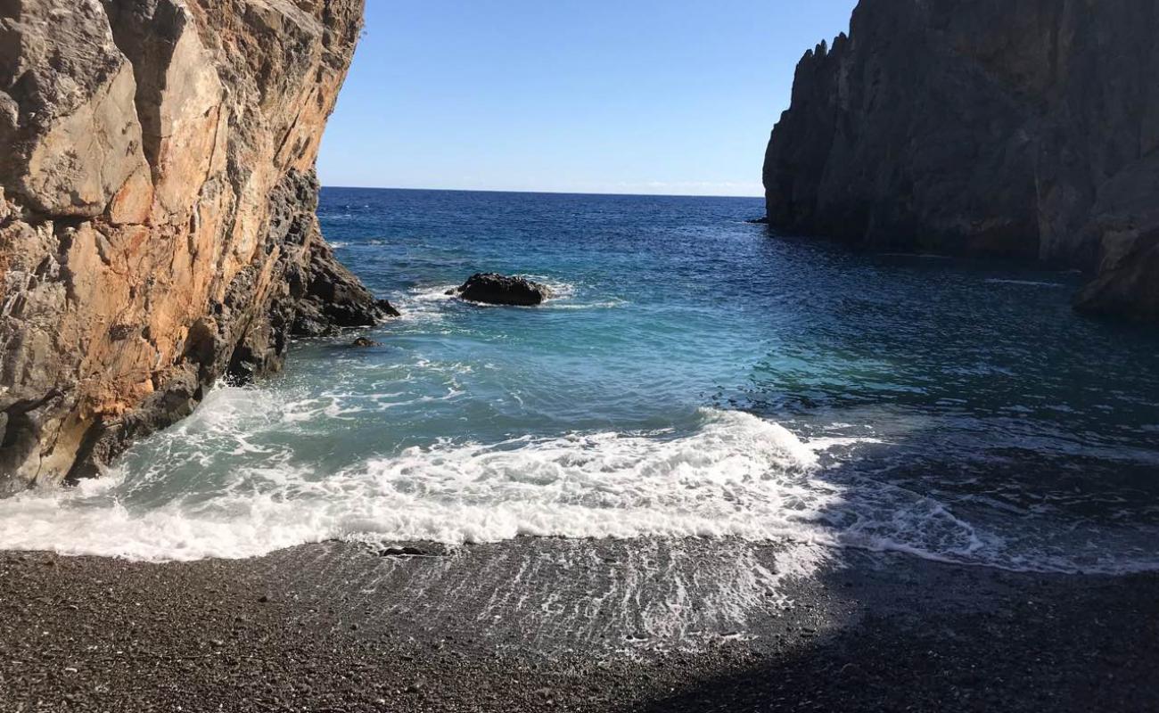 Foto af Katarti beach med grå sten overflade