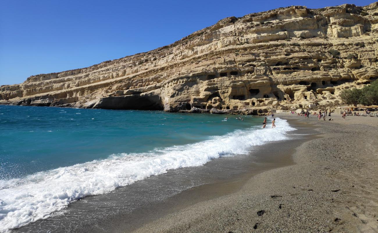 Foto af Matala Strand med grå fin sten overflade