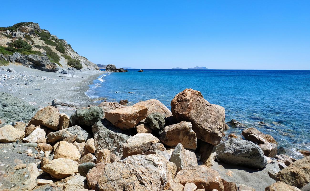 Foto af Gialopotama beach med grå sten overflade