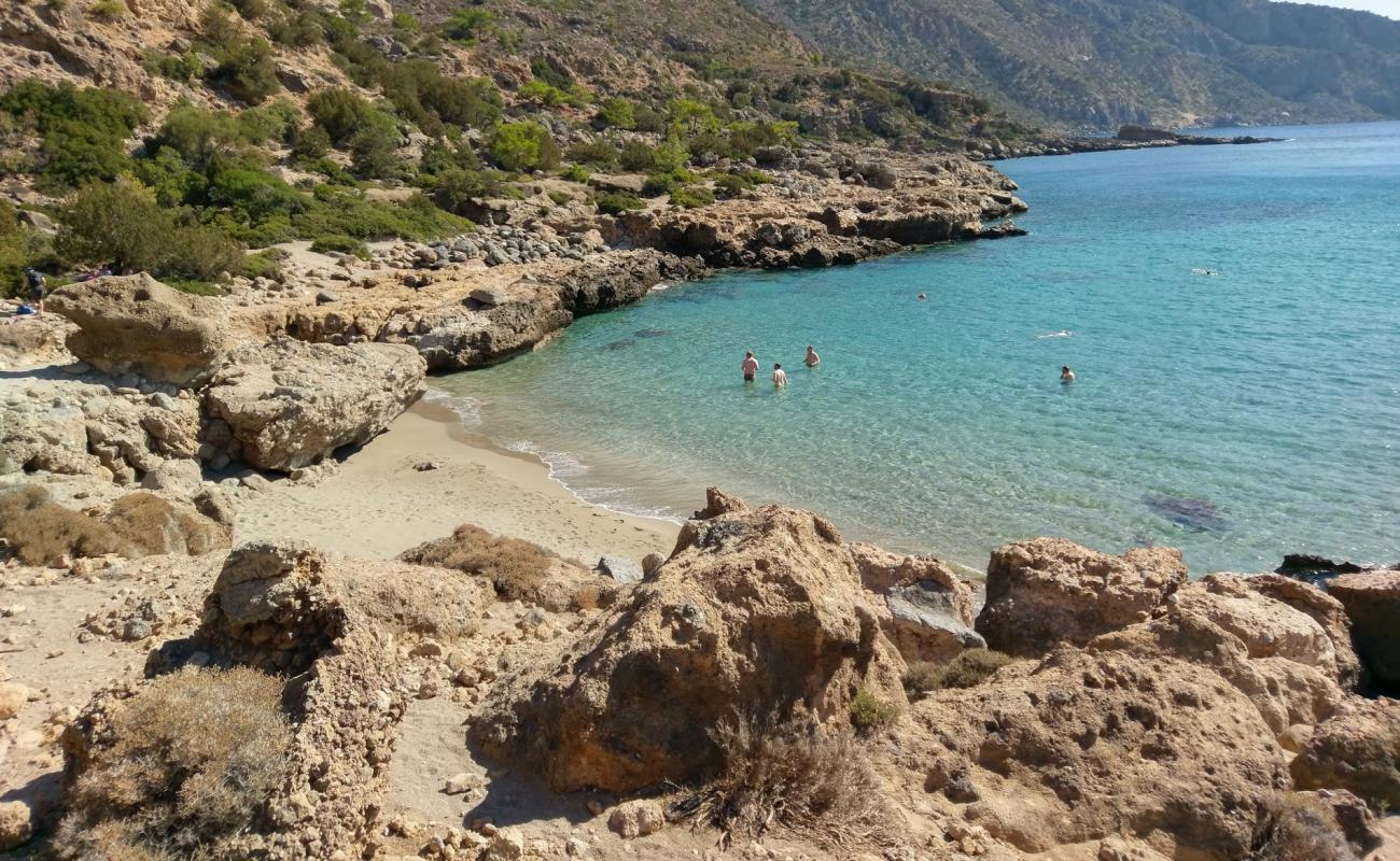 Foto af Astropelekita beach med brun fin sten overflade