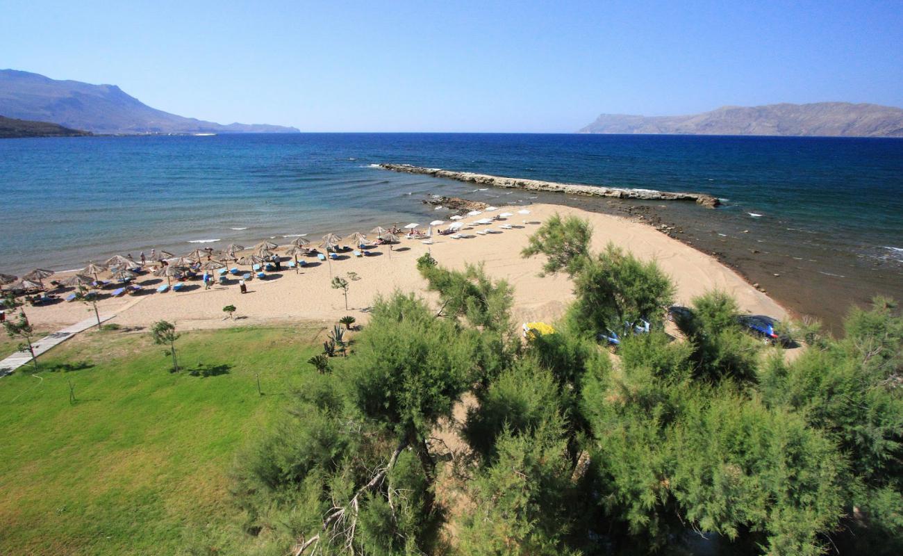 Foto af Plaka beach II med fin brunt sand overflade