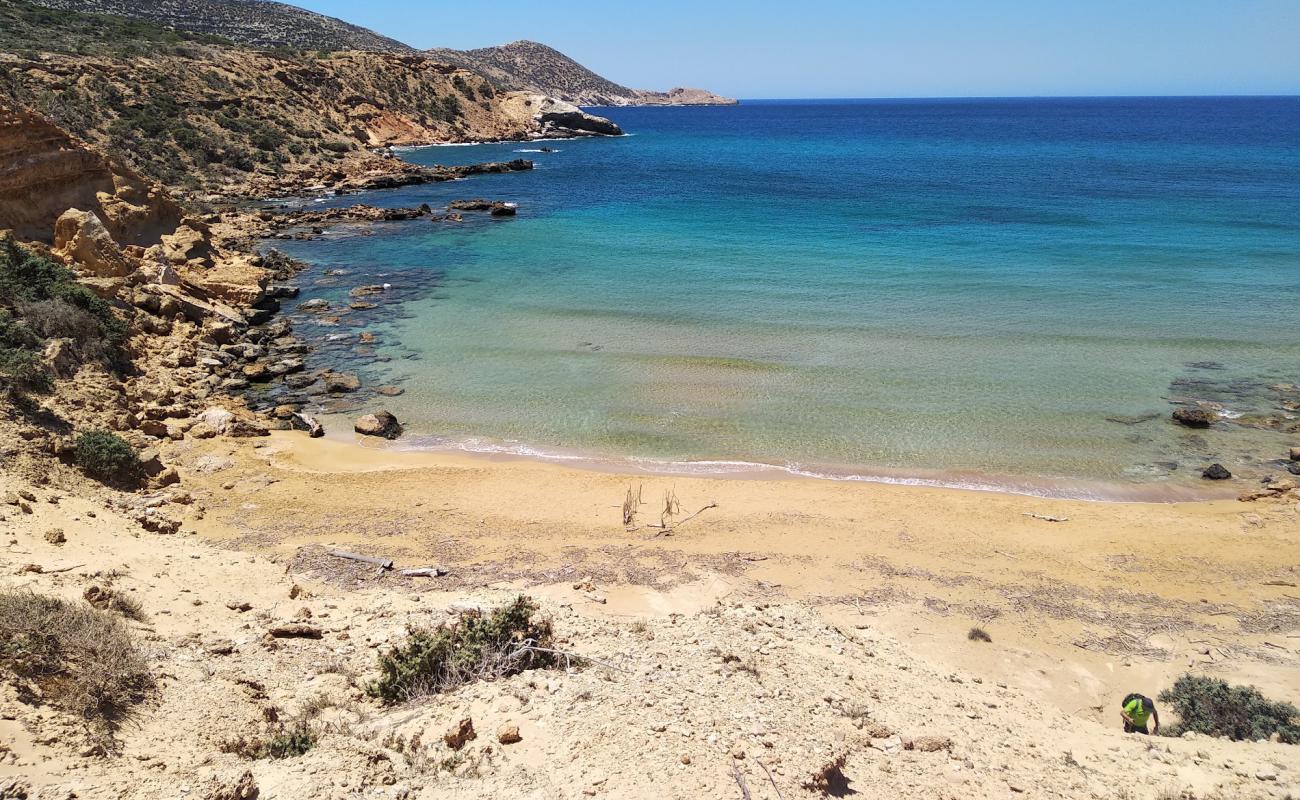 Foto af Pyrgos Beach med brunt sand overflade