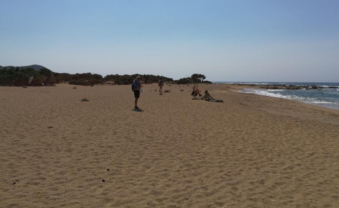 Foto af Stavrolimni Beach med lys sand overflade