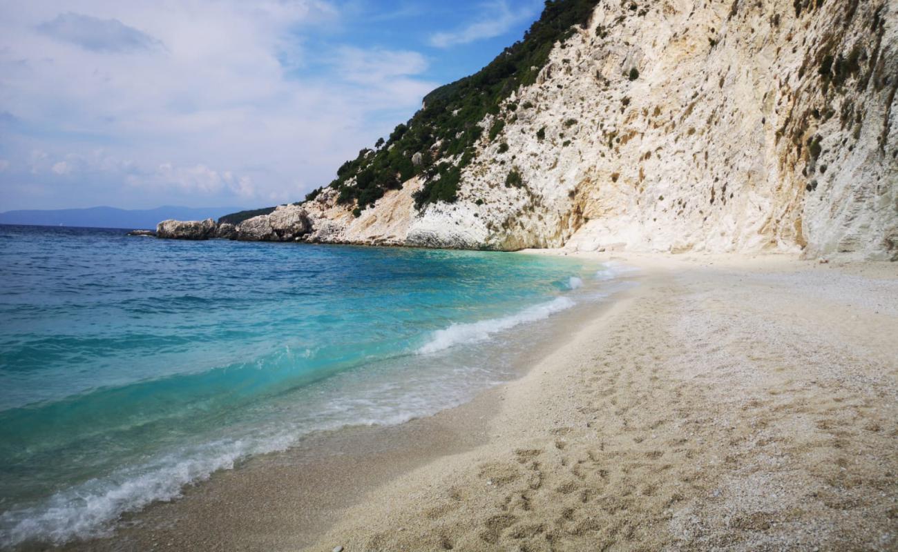 Foto af Afales Strand med let fin sten overflade