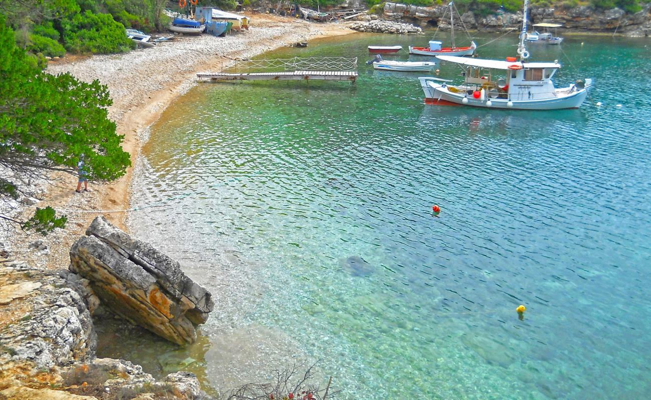 Foto af Mavrona beach med grå sten overflade